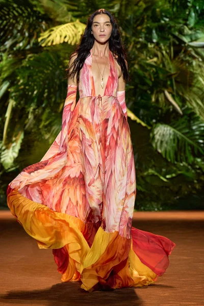 Look 10